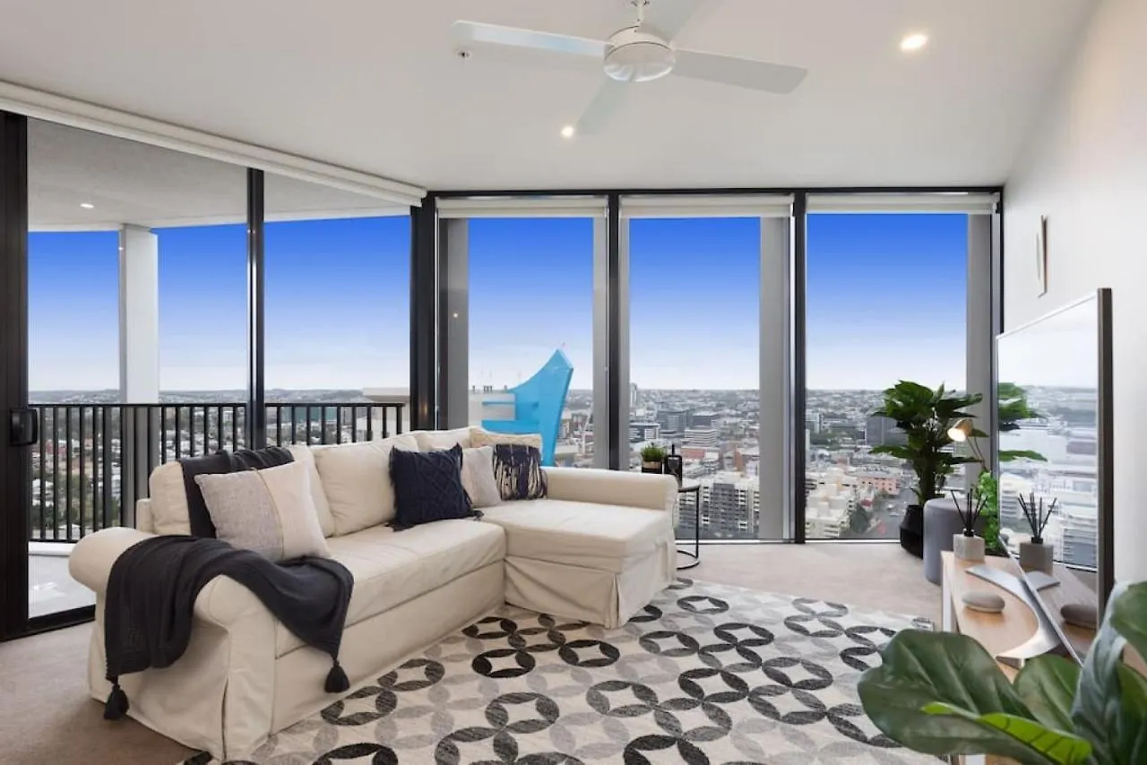 Spire Residence On Queen Cbd location